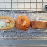 バーデンバーデン - お買上げパン達(左：エビロール、中：こしあんぱん、右：アップルブリオッシュ)