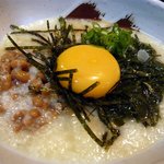 キッチンえびす　 - めかぶとろろ納豆です。ネバネバ系の食べ物です。ちょっと醤油を垂らして食べます。