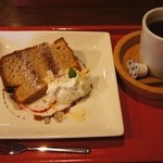 町家喫茶 三宅商店 - ケーキセット。シフォンケーキとコーヒー