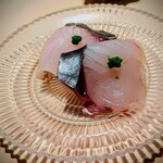 千葉たかおか - とれとれの鰆。血合いの色が鮮やか。高岡米の藁で燻して、薫香が良く合ます。