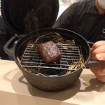 フィエルテ - 蝦夷鹿のロースト（藁で燻す）