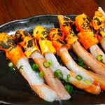 灼味噌らーめん 八堂八 - 生ズワイガニの炙り刺し 500円