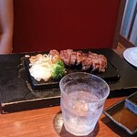 ステーキ×鉄板焼×ハンバーグ Juju - ステーキとライス