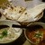 カッチャル バッチャル - 料理写真:ハーフナン、赤い海老カレー、白い牡蠣カレー