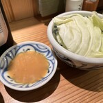 Iyosui - お通しのキャベツ。ゆるい麦味噌をつけて