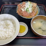 もつ煮 太郎 - 煮込み大盛り半ライス