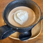 カフエイツプク - タイ茶を使ったプリンは柔らかく甘さ控えめ