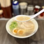 久留米ラーメンふくの家 - スープはアッサリ豚骨