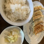 Akamisoya - 餃子セット（ランチ）220円、通常300円