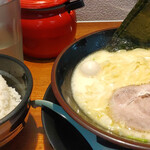 横浜家系ラーメン 麺田 - 料理写真:塩ラーメン＋ライス