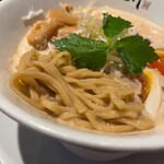 小麦の麺神 - 麺は北海道産100%「春よ恋」の 平打ち麺