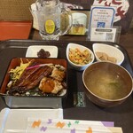 真 - 鰻と鶏重定食(飲み物付)   1100円