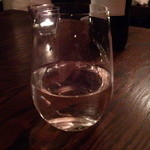 ICARO miyamoto - ミネラルウォーターは、ハーフサイズのボトルで、注がれた！