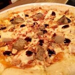 Foie gras and camembert cheese pizza (half 2,890 yen) 3,290 yen