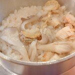 炭火焼バル&串焼き J.J.ぽっち - ホタテの釜めし（0.8合くらい）