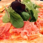Prosciutto and fruit tomato pizza (half 1,590 yen) 1,990 yen