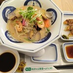 リンガーハット - 海鮮ちゃんぽんと餃子３個