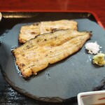 うを卯 - 特上白焼き　3850円　関西焼とは大違い！　これを嫌う方はかなり多いかと思いますが私には超絶品でした。