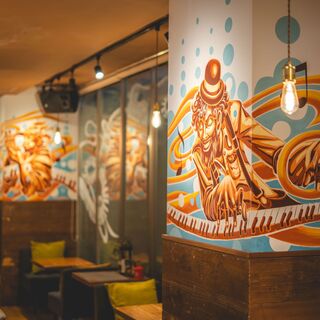 ウォールアートが映えるデザイナーズ空間♪