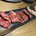 炭でやくばい - 上炭火焼肉定食(牛カルビ、牛ハラミ、せせり、豚バラ)