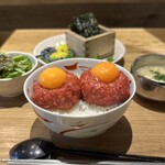 ＃ヒロキヤ恵比寿 - ユッケ丼ダブルとトロタクセット