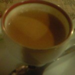 ザエカ - [2013.12]チャイ。凄くハーブとジンジャーの香りがして寒い時期の身体にしみる。よその雑なシナモンミルクティー風チャイとは一線を画す