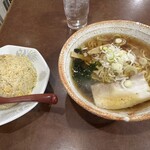 Chinrai - 炒飯セット(☆☆)…炒飯＋半ラーメン