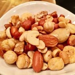 Mixed nuts 590 yen