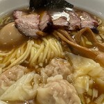 麺屋 はやしまる - ミックスわんたんめん＋チャーシュー＋煮玉子アップ