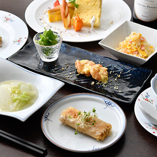 Dinner courses are available, including the Emerald Course (5,500 yen).