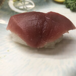 すし鶴 - 赤身? トロに近い濃厚で脂が乗ってて美味い。
