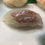 すし鶴 - 若干、活りが残ってるが熟成された旨みがある。