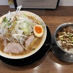 Ramen Genjirou - 特じろう ¥1080、炙りマヨちゃーしゅー丼 ¥320