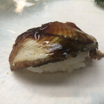 すし鶴 - 甘いツメが美味い。　出す直前に炙ってくれたらサイコー。