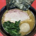 横浜ラーメン 真砂家 - ラーメン並（850円）+味玉（100円）