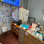 C.101 - ドリンクバーコーナー
      この日はにゃんにゃんDAYということでランチメニューを注文するとドリンクバーが無料でした