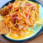 パスタ・デ・ココ - 鉄板ナポリタン、牡蠣フライトッピングです〜美味しいナポリタン！です〜♥