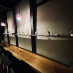 カフェ 火裏蓮花 - 1つ1つの小さな容器に植物が入っています。