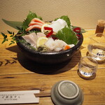 Dokonjou sushi - ど根性造り盛り合せ ＆ 冷酒（呉春）