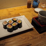 Dokonjou sushi - とろたく ＆ ひれ酒
