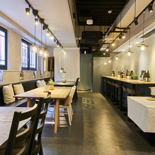 A cafe-like space where you can feel free to stop by on your own. Also for girls' night out◎