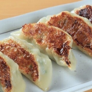 Uses domestically produced meat! Delicious crispy and juicy grilled Gyoza / Dumpling