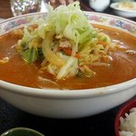 たんぽぽ - 真っ赤なスープの中に野菜がてんこ盛り