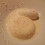 Point - メレンゲのブランマンジェ　イチゴ　アマンド