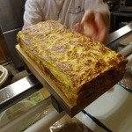 弥助鮨 - 焼き立て熱々の玉子焼き