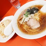 らーめん一龍 - ラーメン(450円)チャーハン(500円)