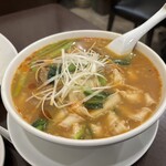 許厨房 - 牛ばら煮込み刀削麺