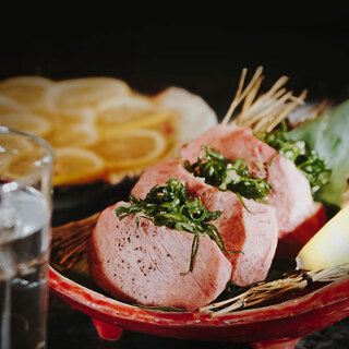 上質なお肉とともに乾杯。豊富なドリンクメニュー