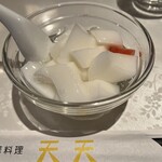 中国料理 天天 - お代わり自由の杏仁豆腐