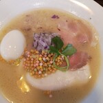 鶏×麦 らら - 　　小さなアラレがトッピングされてます！